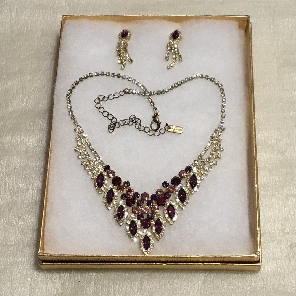 Vintage & very lovely clear & purple rhinestone necklace & earrings set in box